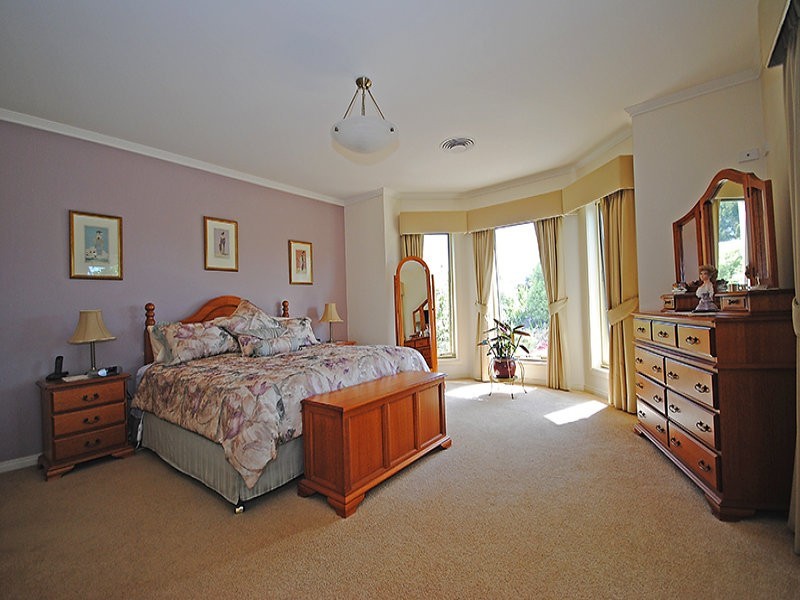 153 Caledonian Hill, Bolwarra VIC 3305