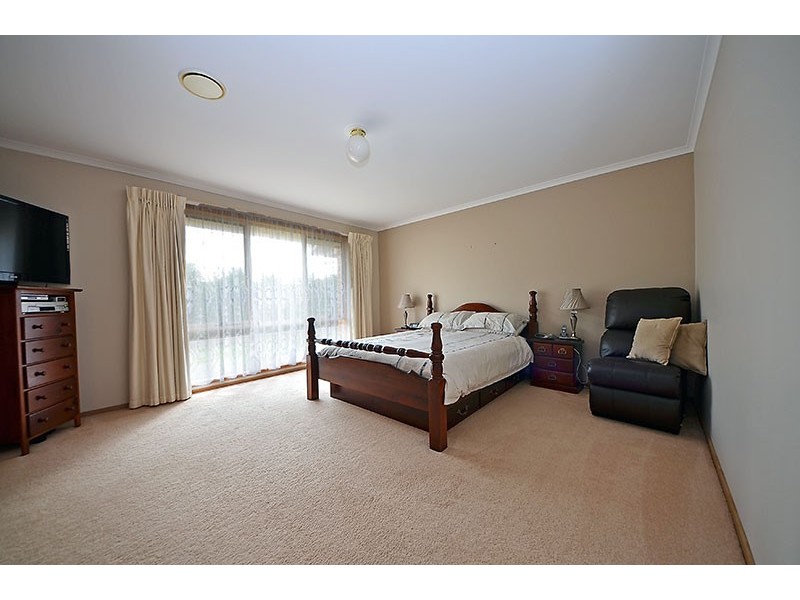 19 Burvilles Road, Portland VIC 3305