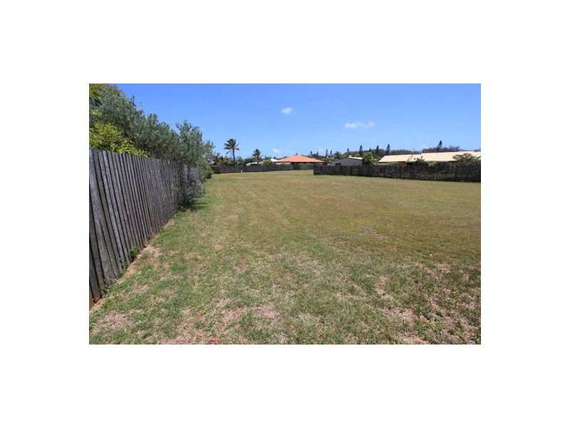 4 Blake Close, Coral Cove QLD 4670