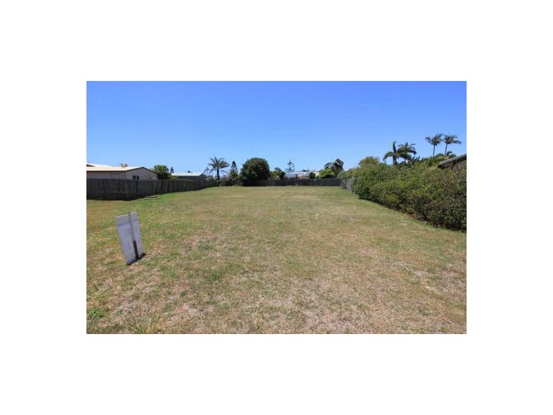 4 Blake Close, Coral Cove QLD 4670