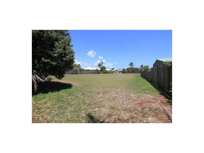 4 Blake Close, Coral Cove QLD 4670