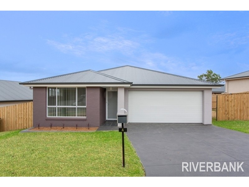 4 Sophia Place, Elderslie NSW 2570