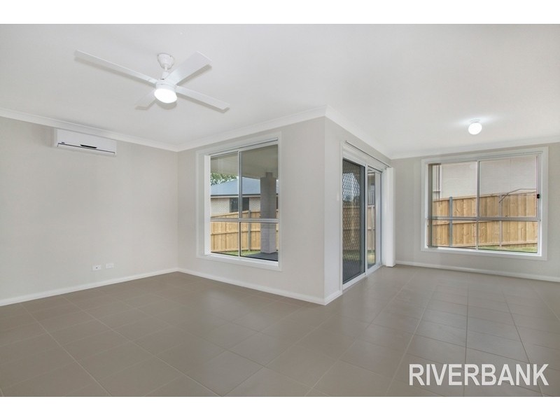 4 Sophia Place, Elderslie NSW 2570