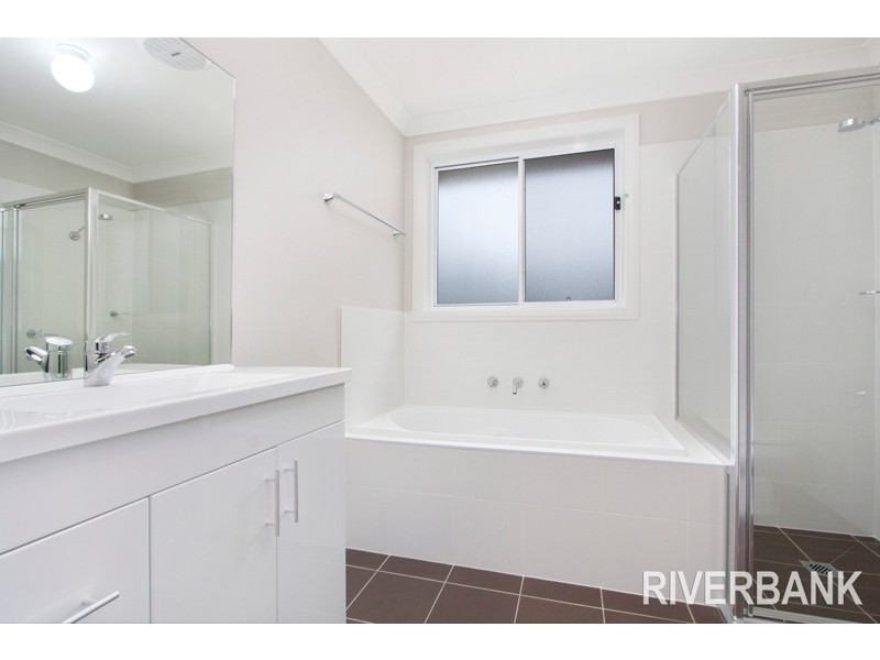 4 Sophia Place, Elderslie NSW 2570