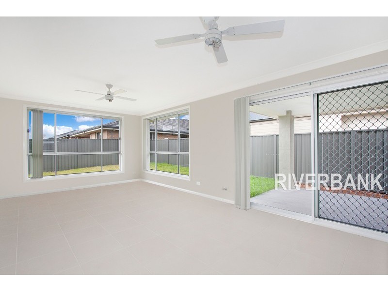 35 Finsbury Circuit, Ropes Crossing NSW 2760