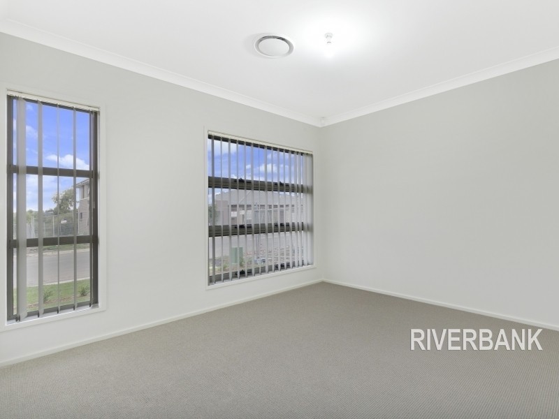 5 Oakhill Crescent, Colebee NSW 2761