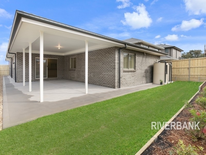 5 Oakhill Crescent, Colebee NSW 2761