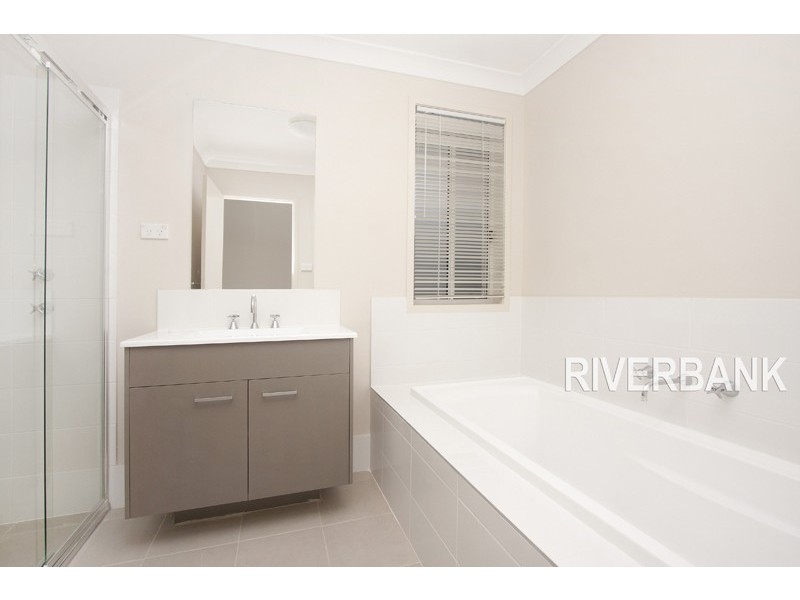 28  Affleck Gardens, Middleton Grange NSW 2171