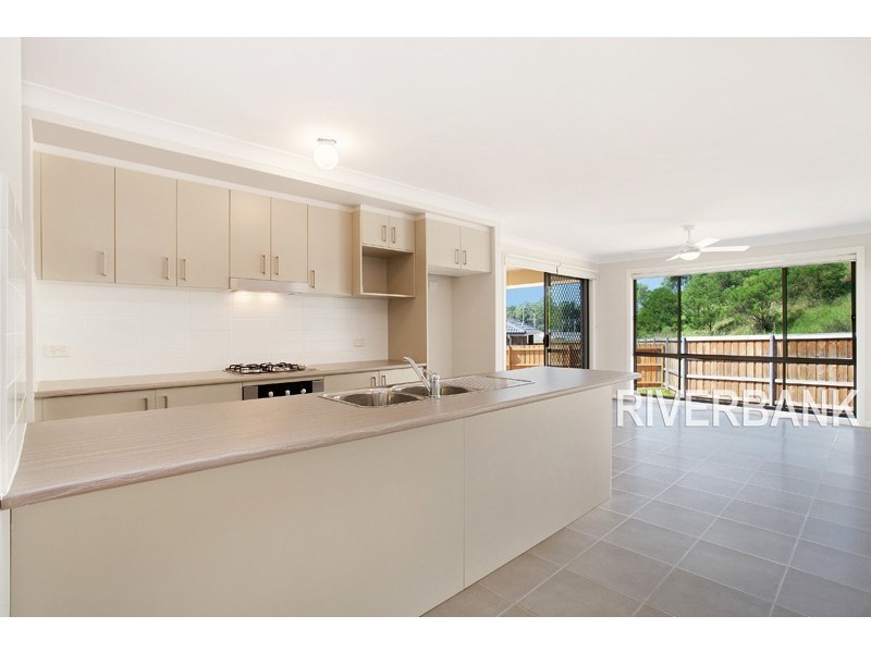 7 Guardian Crescent, Glenfield NSW 2167