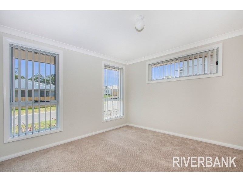 18 Lorimer Crescent, Elderslie NSW 2570