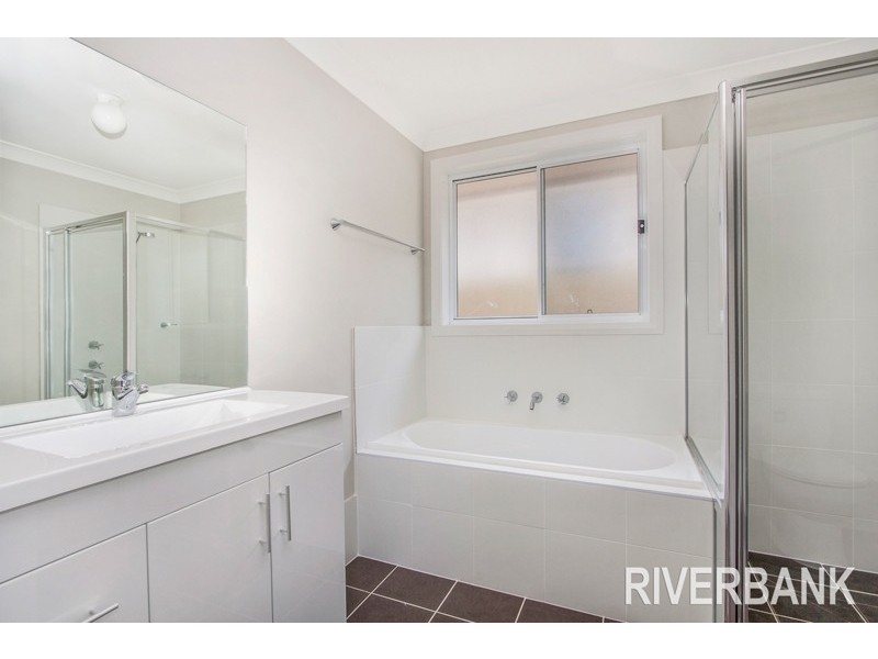 18 Lorimer Crescent, Elderslie NSW 2570