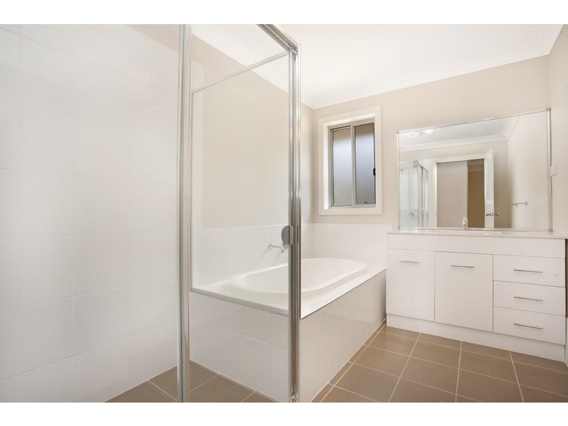 11 Jarvisfield Place, Macquarie Links NSW 2565