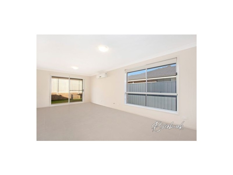 28 Affleck Gardens, Middleton Grange NSW 2171