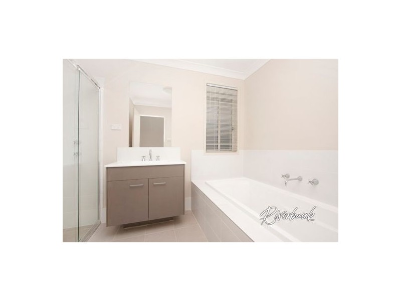 28 Affleck Gardens, Middleton Grange NSW 2171