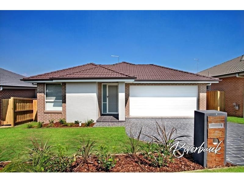 9 Dromedary Place, Macquarie Links NSW 2565
