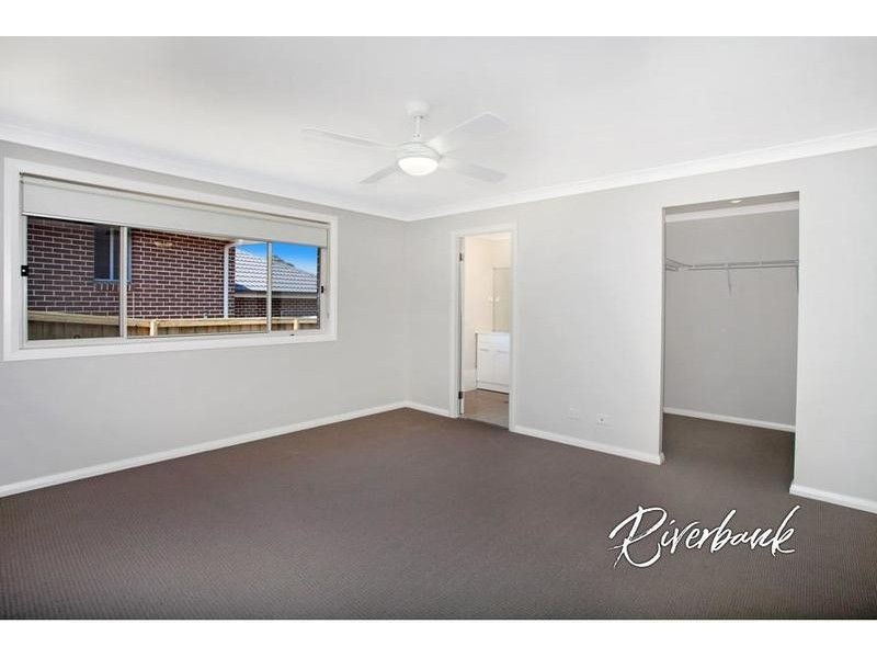 9 Dromedary Place, Macquarie Links NSW 2565