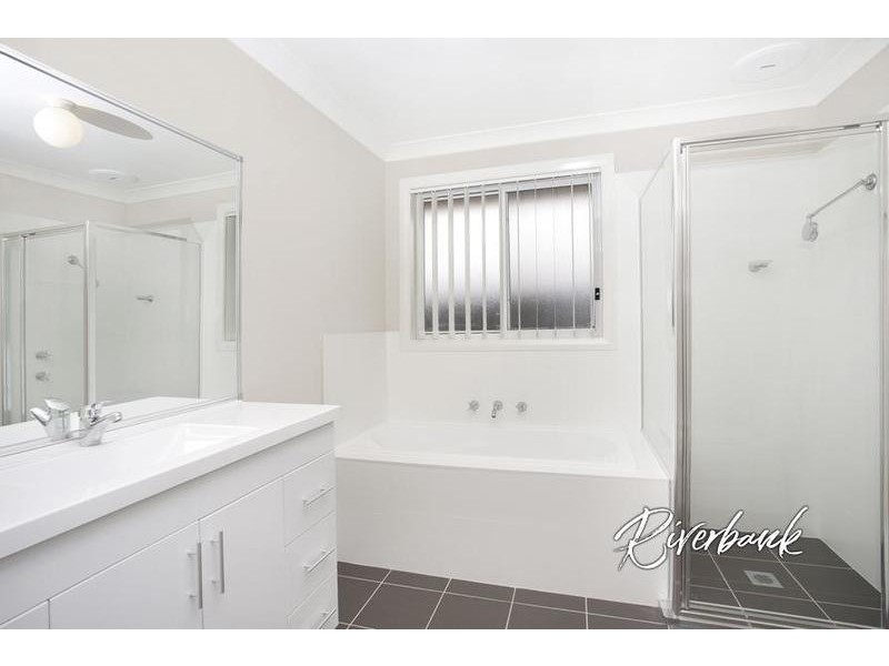 27 Townsend Crescent, Ropes Crossing NSW 2760