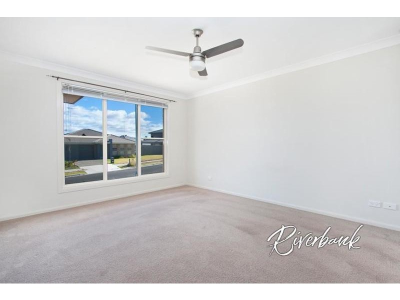 6 Foothills Terrace, Glenmore Park NSW 2745
