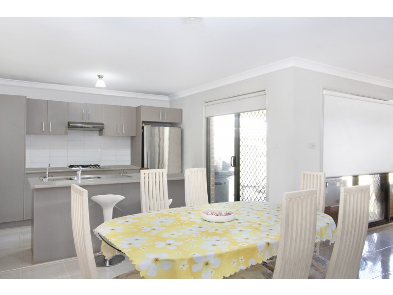 111 Flynn Avenue, Middleton Grange NSW 2171