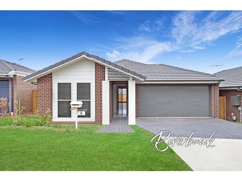 6 Fortune Street, Glenfield NSW 2167