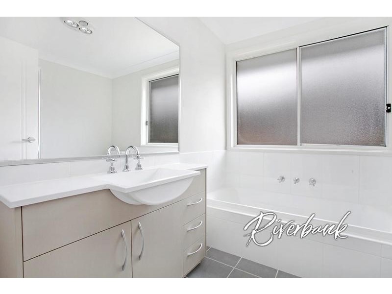 6 Fortune Street, Glenfield NSW 2167