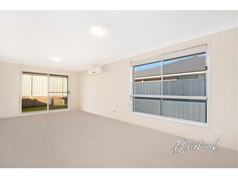 28 Affleck Gardens, Middleton Grange NSW 2171