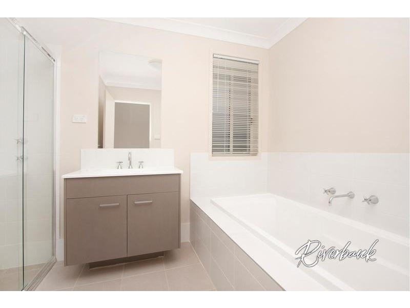 28 Affleck Gardens, Middleton Grange NSW 2171