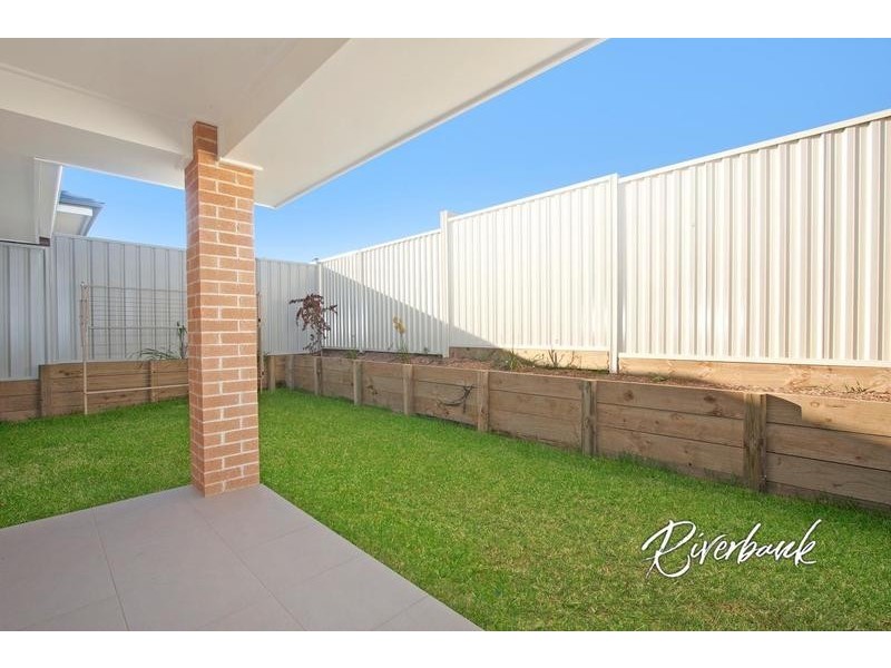 28 Affleck Gardens, Middleton Grange NSW 2171