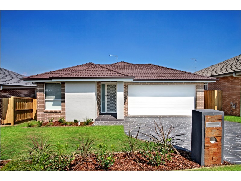 9 Dromedary Pl, Macquarie Links NSW 2565