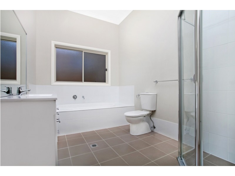 9 Dromedary Pl, Macquarie Links NSW 2565