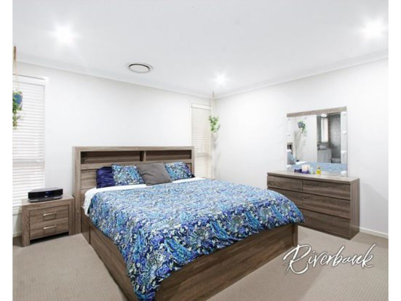 84 Flynn Avenue, Middleton Grange NSW 2171
