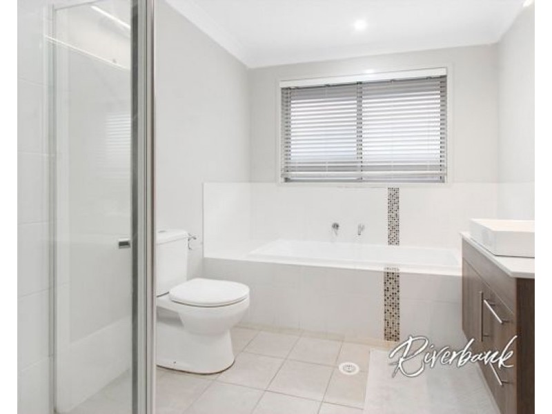 84 Flynn Avenue, Middleton Grange NSW 2171