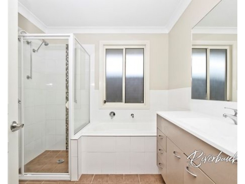 15 Baoma Avenue, Pemulwuy NSW 2145
