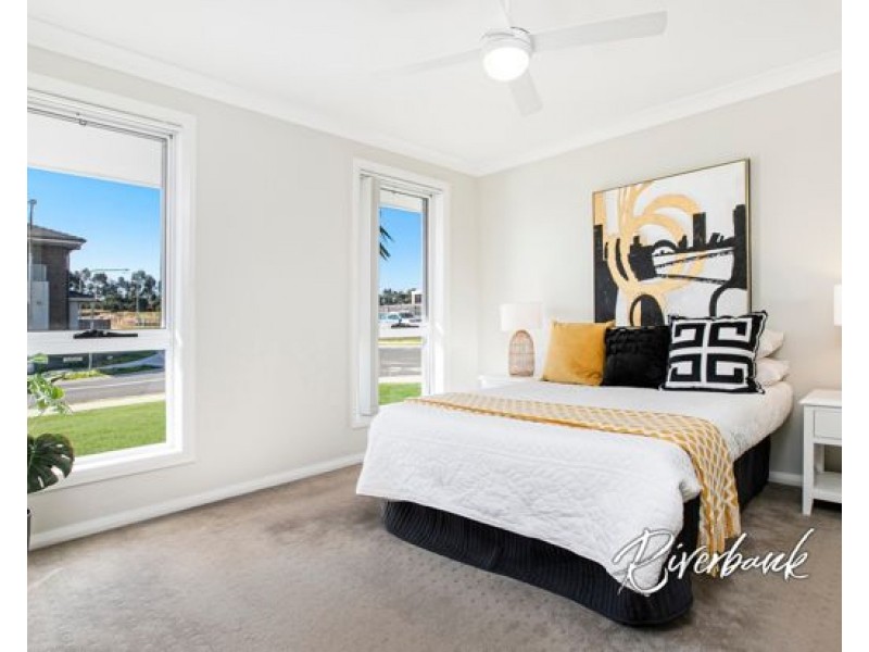 32 Kingsbury Road, Edmondson Park NSW 2174