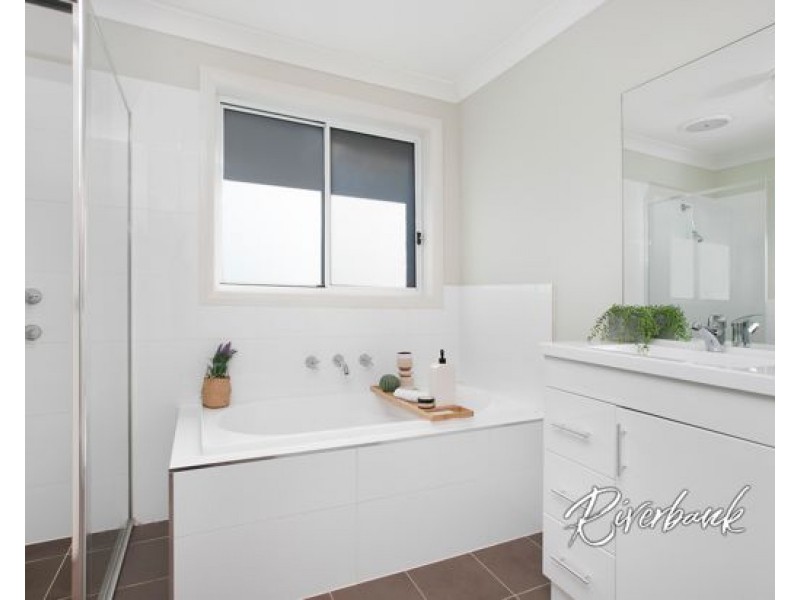 32 Kingsbury Road, Edmondson Park NSW 2174