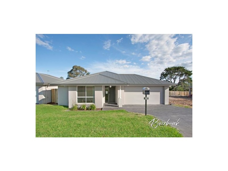 25 Asimus Circuit, Elderslie NSW 2570
