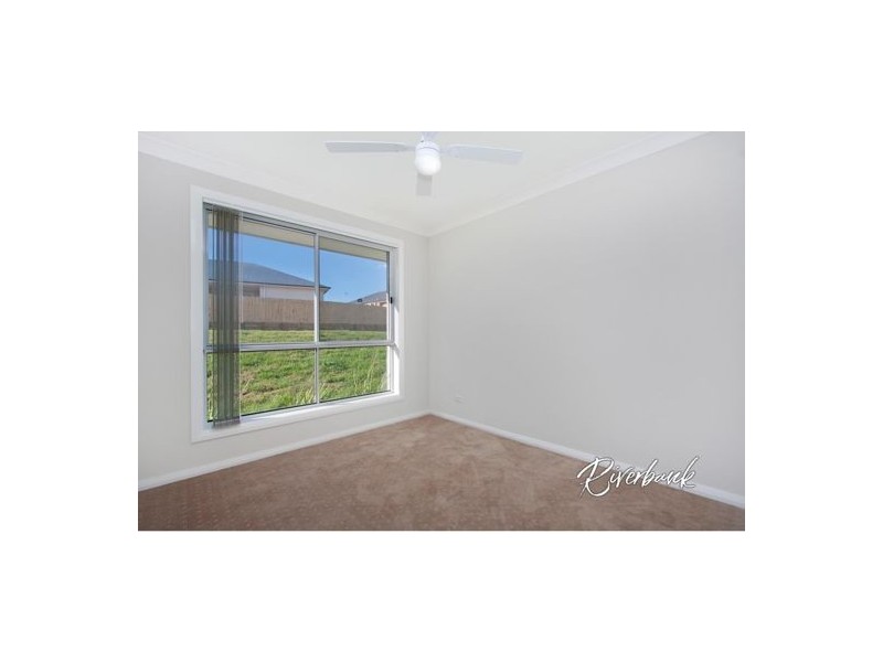 25 Asimus Circuit, Elderslie NSW 2570