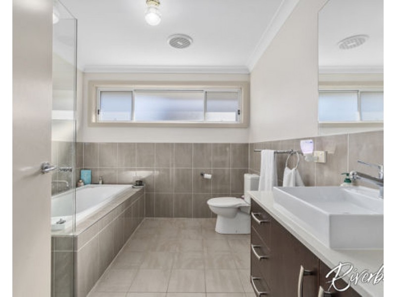 20 Bishop Avenue, Pemulwuy NSW 2145