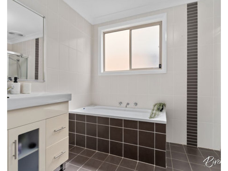 8 Boraga Street, Pemulwuy NSW 2145