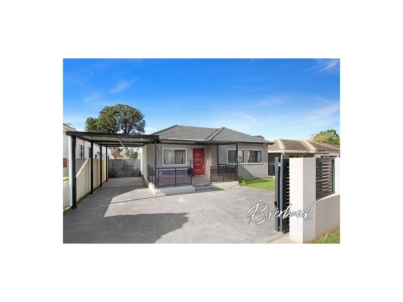 18 Saywell Road, Macquarie Fields NSW 2564