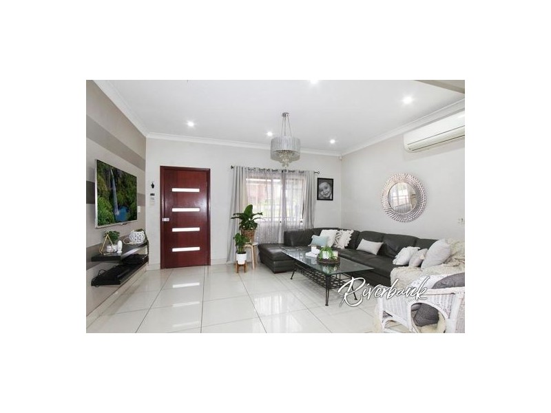 18 Saywell Road, Macquarie Fields NSW 2564