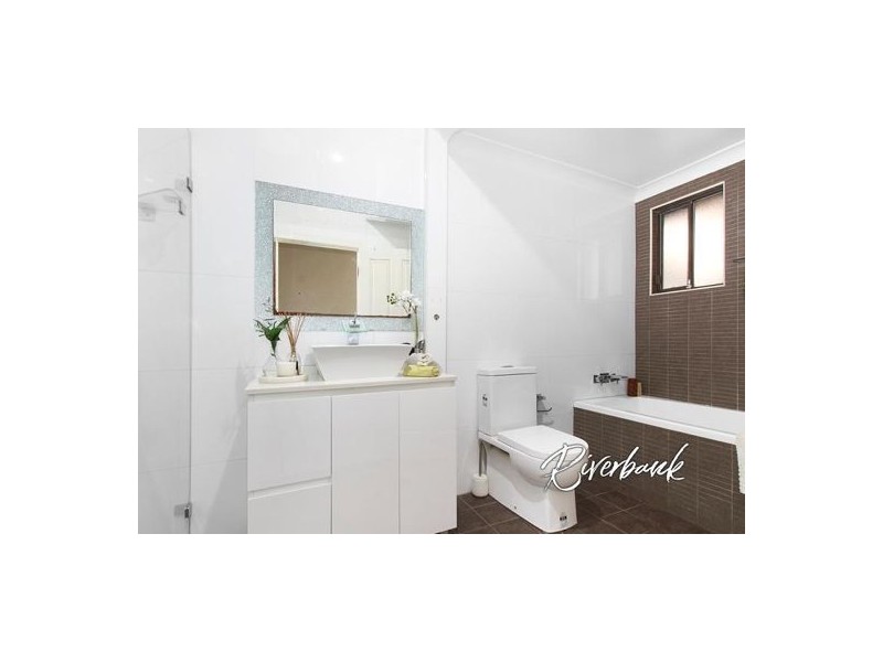 18 Saywell Road, Macquarie Fields NSW 2564