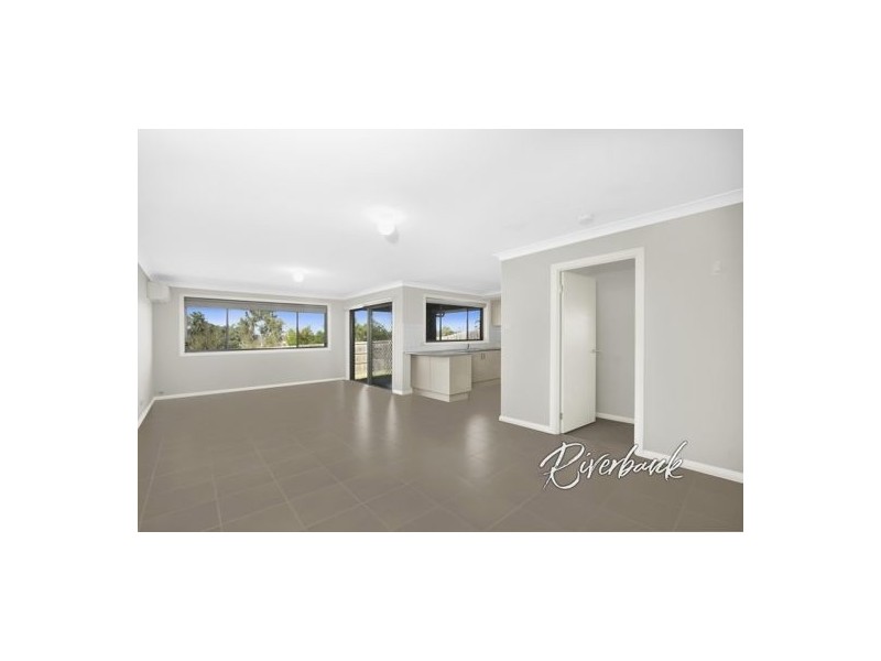 27 Young Circuit, Elderslie NSW 2570