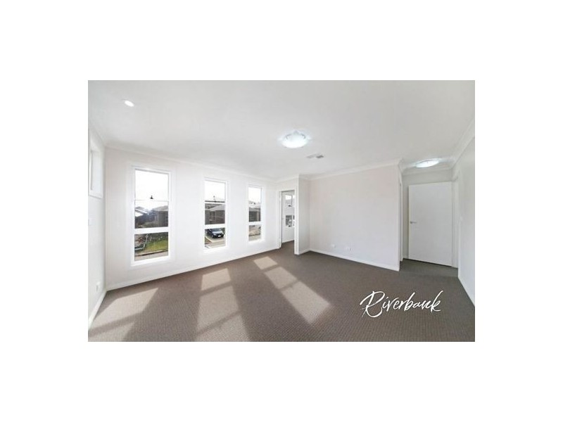 41 Tall Trees Dr, Glenmore Park NSW 2745
