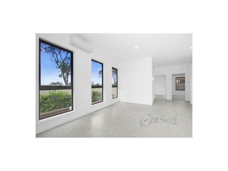 8A Rowena Street, Greystanes NSW 2145