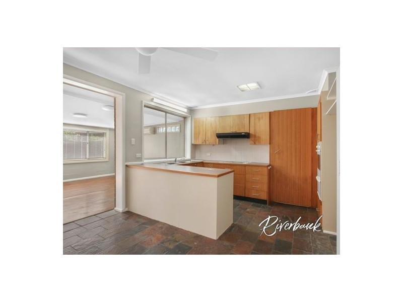 5 Memphis Crescent, Toongabbie NSW 2146