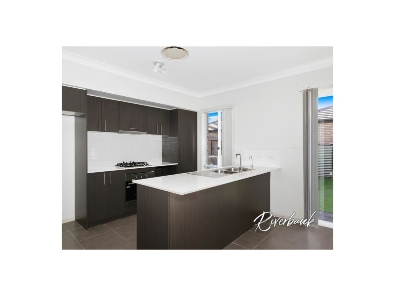 8 Driftway Drive, Pemulwuy NSW 2145