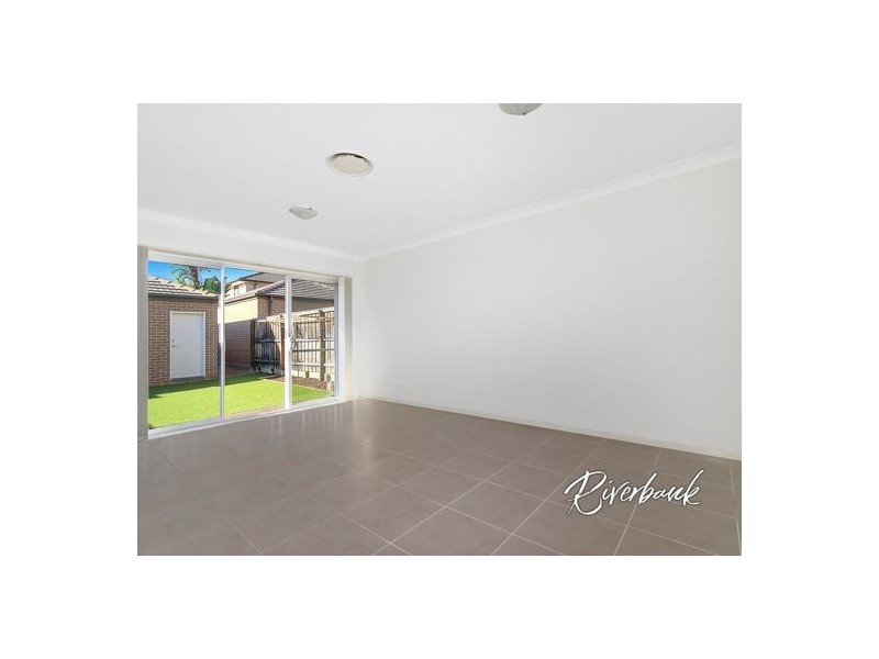 8 Driftway Drive, Pemulwuy NSW 2145