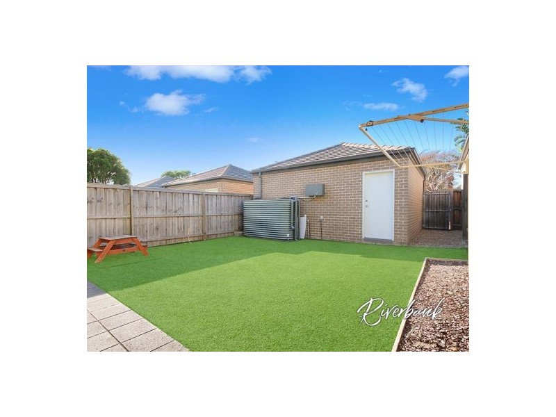 8 Driftway Drive, Pemulwuy NSW 2145