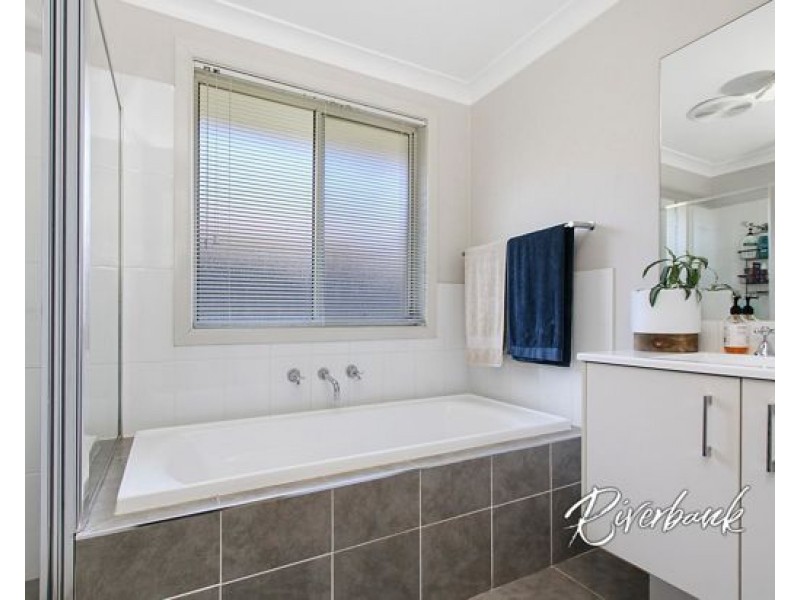 20 Foothills Terrace, Glenmore Park NSW 2745